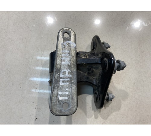 Петля двери (передняя, правая, нижняя)