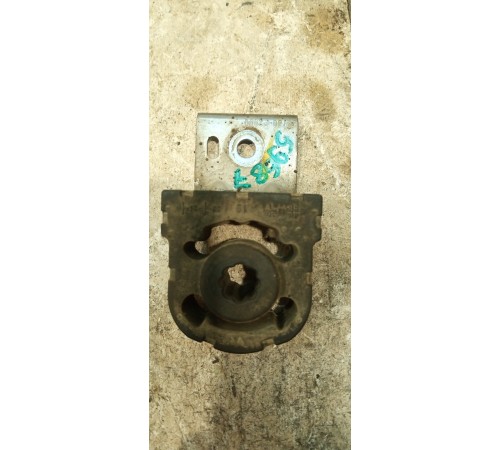 Кронштейн глушителя передний