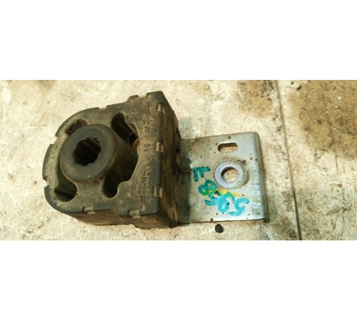 Кронштейн глушителя передний