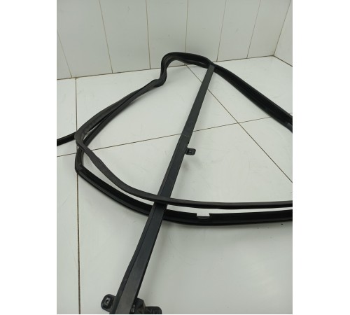 Уплотнитель стекла двери передний правый