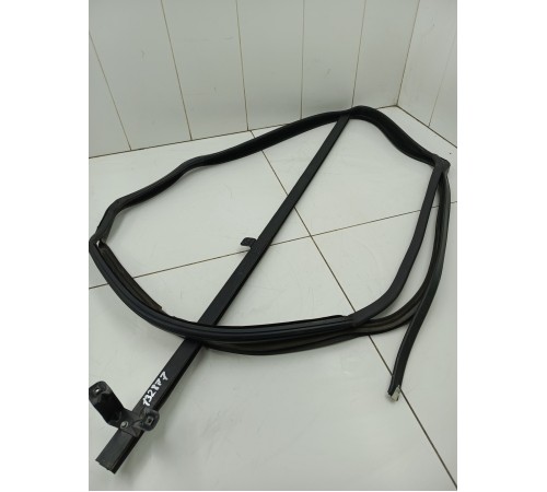 Уплотнитель стекла двери передний правый