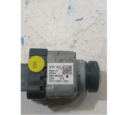 Камера переднего вида