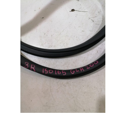 Уплотнитель двери задний правый