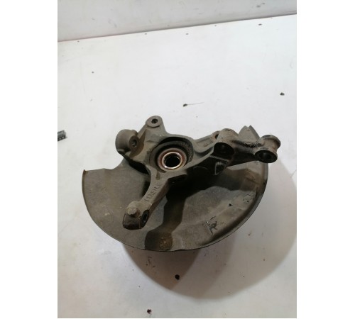 Кулак поворотный передний левый