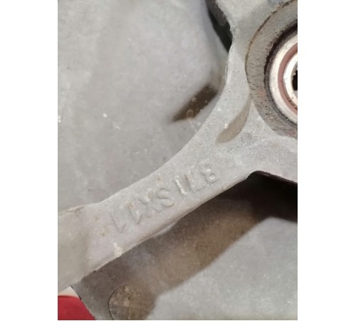 Кулак поворотный передний левый