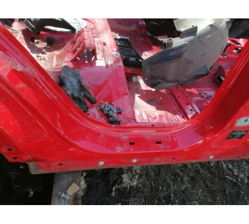 Порог с центральной стойкой правый