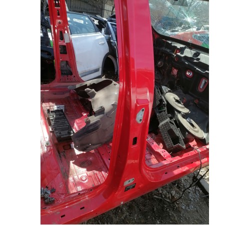 Порог с центральной стойкой правый