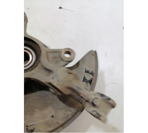 Кулак поворотный передний левый