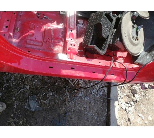 Порог с центральной стойкой правый