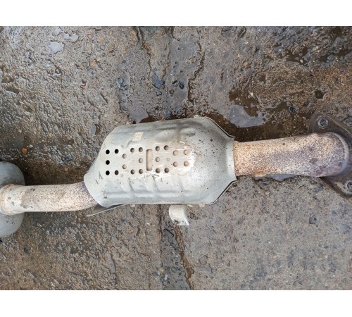 Труба глушителя средняя часть с катализатором