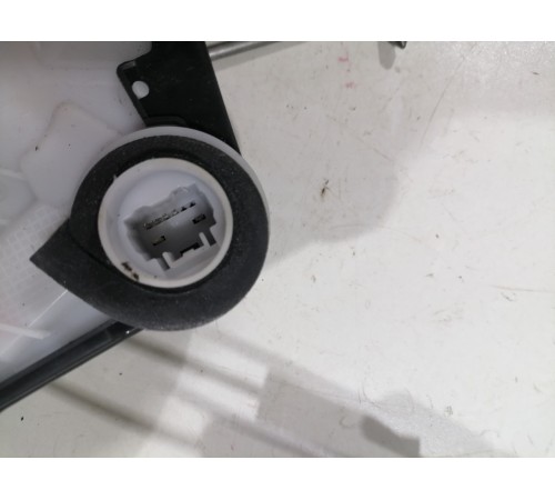 Замок двери передний левый