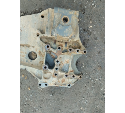 Кронштейн (крепление) кабины передний левый