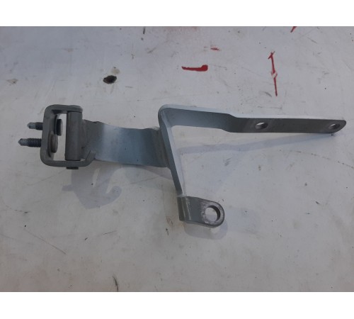 Петля крышки багажника(правая)