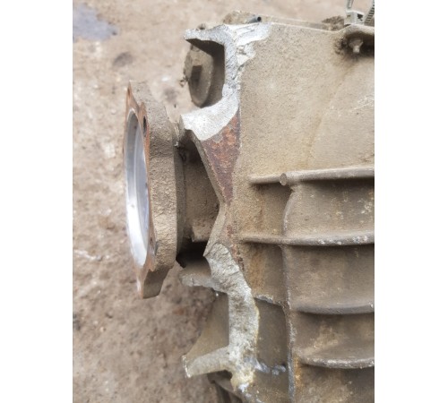 Редуктор переднего моста передний