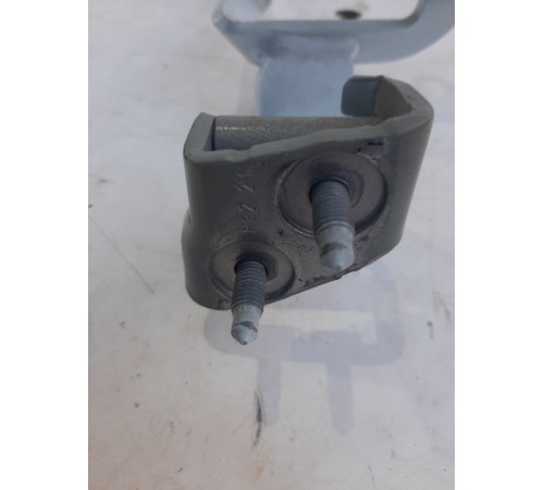 Петля крышки багажника(правая)