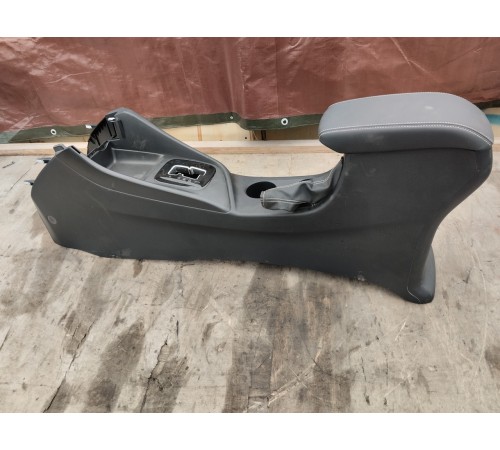 Центральная консоль с подлокотником