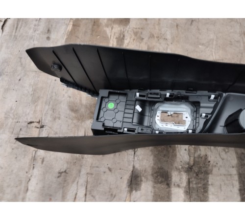 Центральная консоль с подлокотником