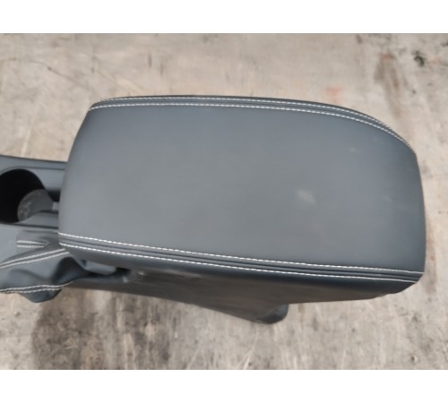 Центральная консоль с подлокотником