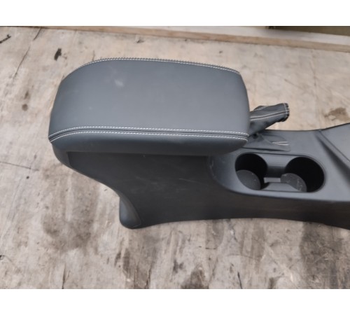 Центральная консоль с подлокотником