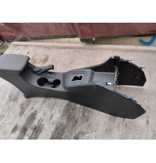 Центральная консоль с подлокотником