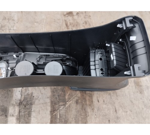 Центральная консоль с подлокотником