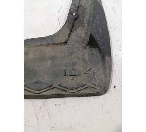 Брызговик задний правый