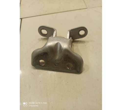 Петля двери (задняя, левая, верхняя)