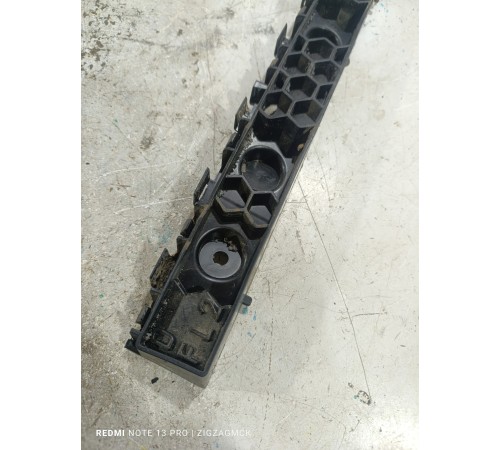 Кронштейн заднего бампера правый