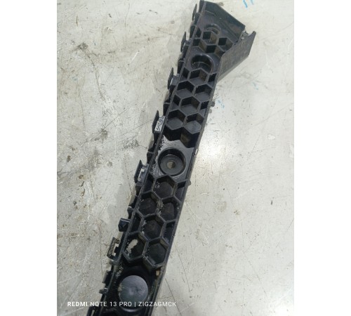 Кронштейн заднего бампера правый