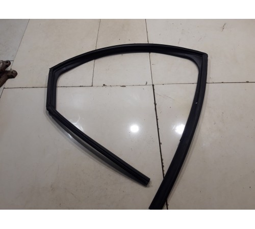 Уплотнитель стекла (задний, правый)