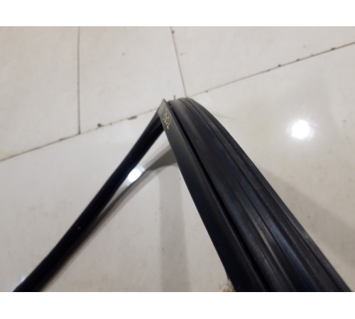 Уплотнитель стекла (задний, правый)