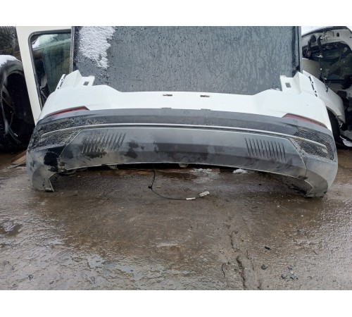 Задний бампер в сборе