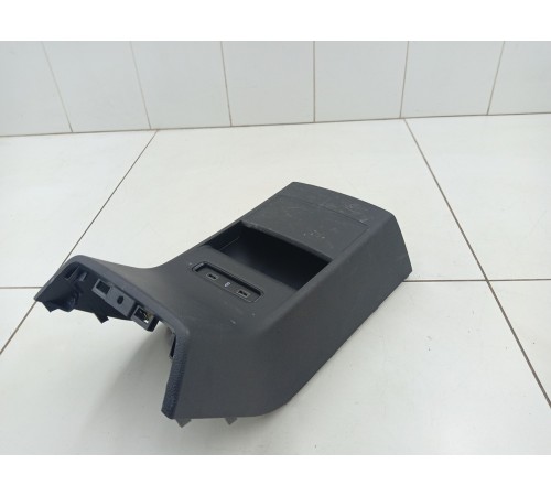 Накладка центральной консоли задняя с блоком USB