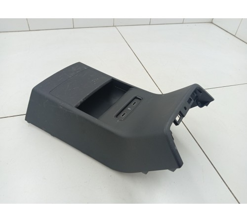 Накладка центральной консоли задняя с блоком USB