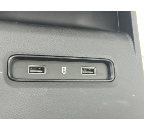 Накладка центральной консоли задняя с блоком USB