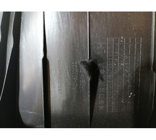 Накладка крышки багажника верхняя левая