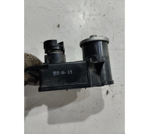 Активатор крышки лючка бензобака