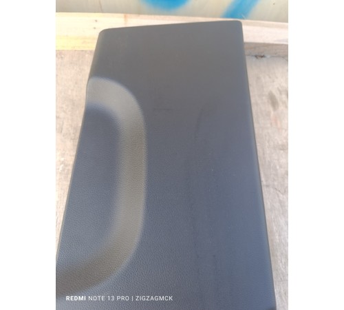 Обшивка центральной стойки правая нижняя