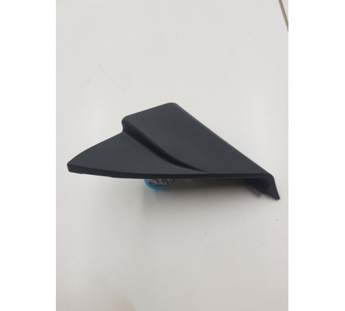 Угол двери передний левый внутренний