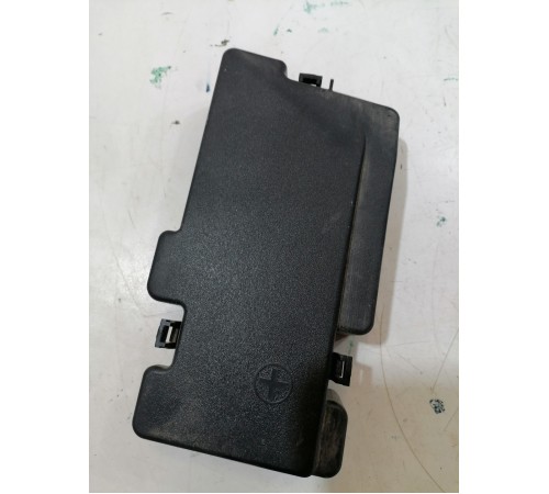 Крышка блока предохранителей