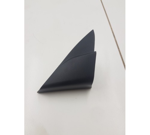 Угол двери передний левый внутренний