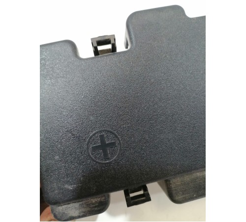 Крышка блока предохранителей