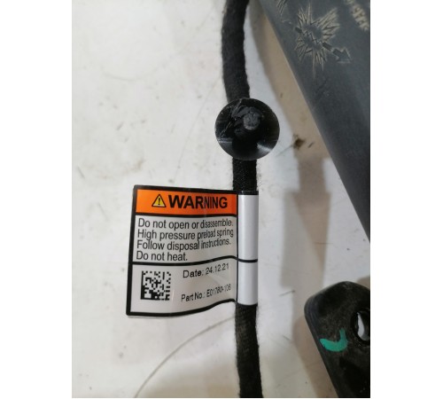 Амортизатор крышки багажника правый