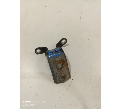 Петля двери передняя левая верхняя