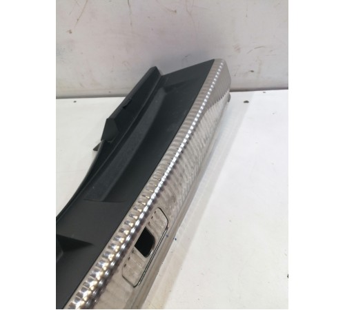 Обшивка панели багажника