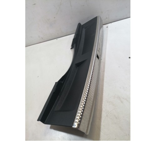 Обшивка панели багажника