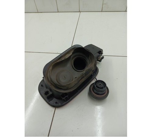 Лючок бензобака с крышкой