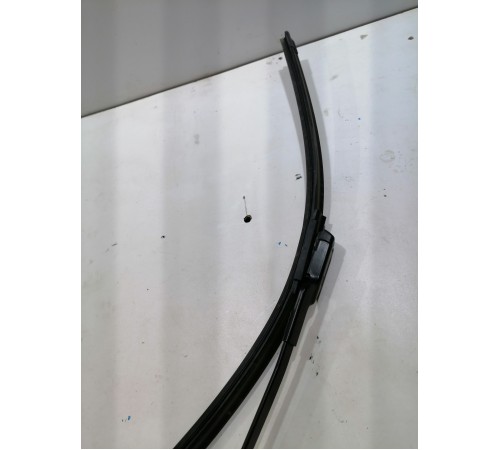 Поводок стеклоочистителя левый