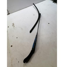 Поводок стеклоочистителя левый