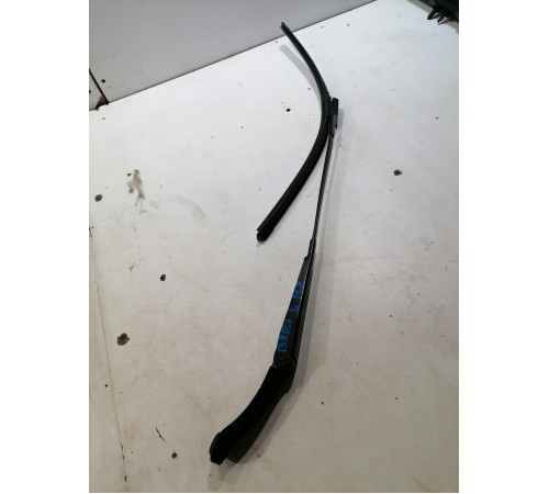 Поводок стеклоочистителя левый